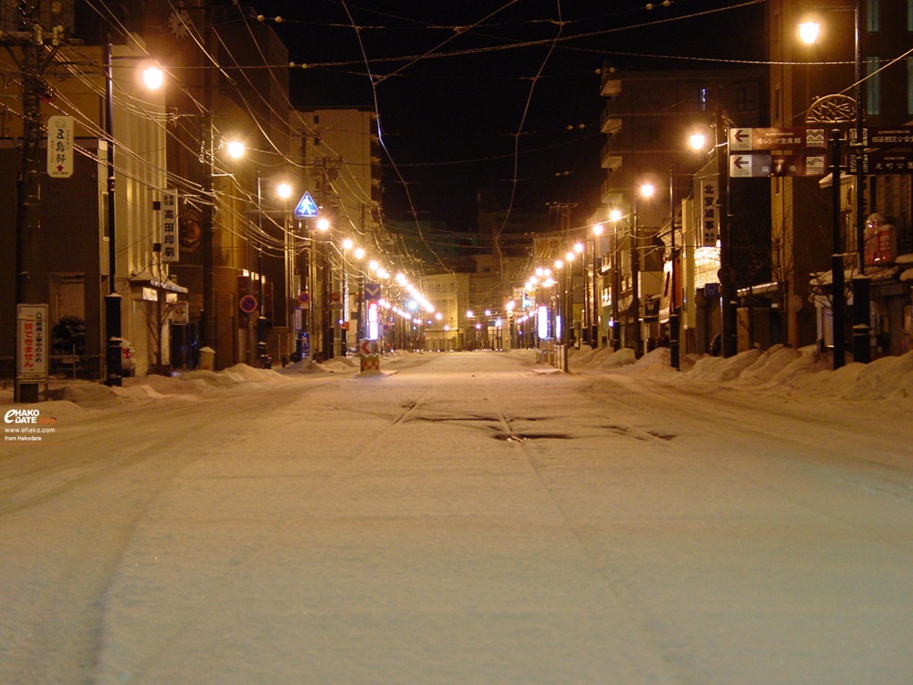 真夜中の雪道と十字街